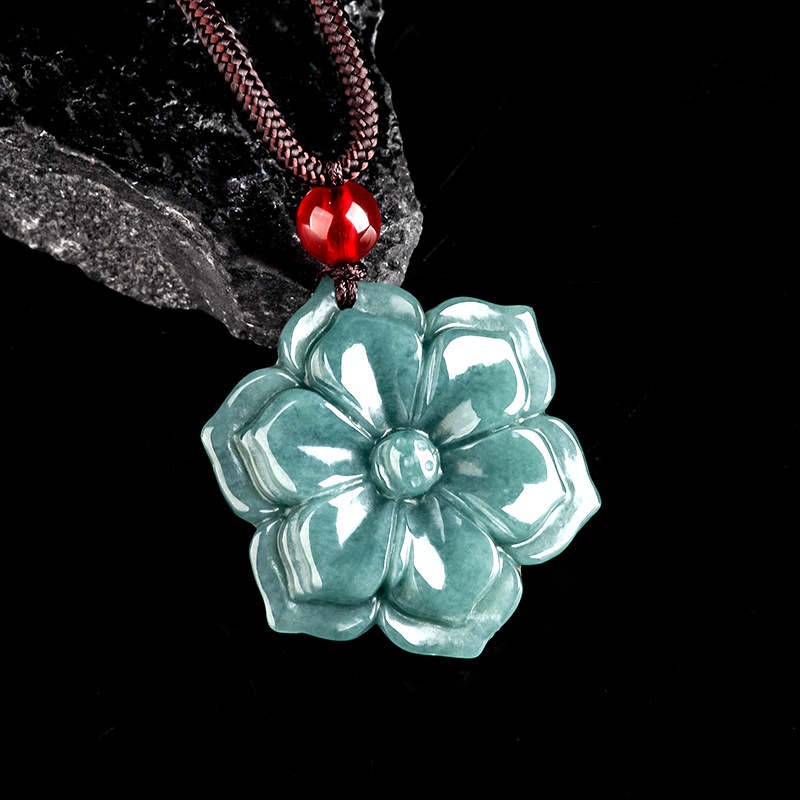 Burmese Jadeite Flower Pendant - Necklace Pendant recension och pris