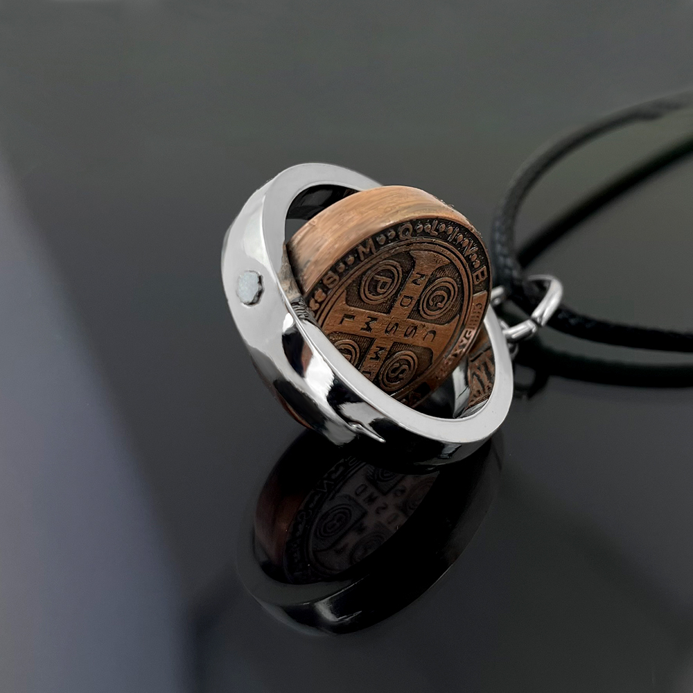 New St Benedict Medal Necklace - Jewelry & Watches Company recension och pris