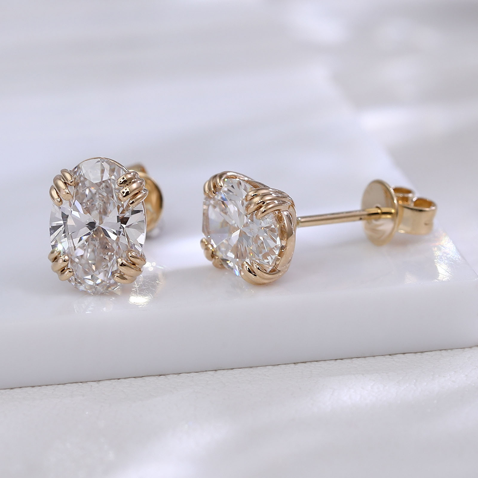 Provence Luxury Oval cut Earri - Diamond Stud Earrings recension och pris